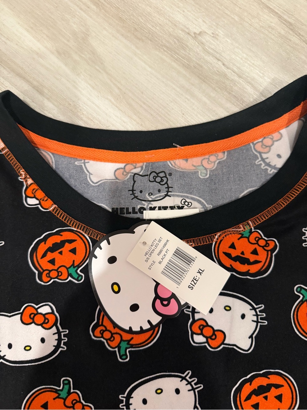 Hello Kitty XL Black & Orange Halloween Jack O Lantern Pajama Set for Women - Picture 4 of 5